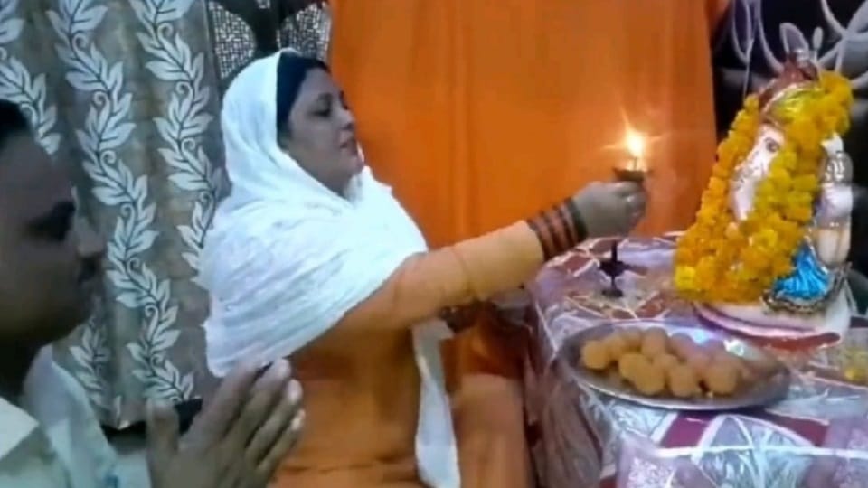 Muslim family installed ganesh statue at home