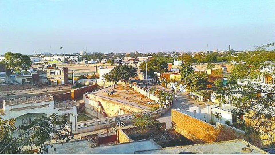 Mathura Vipra put up ownership boards in Govind Nagar, panic