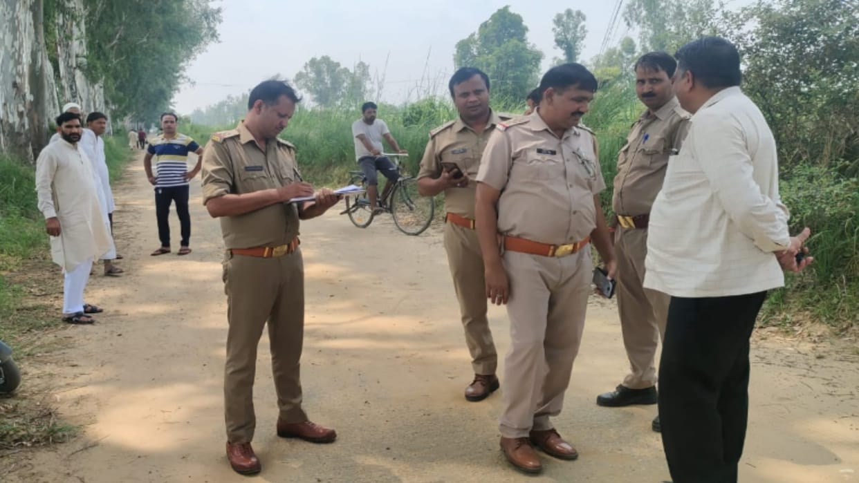 The beard of a youth of a particular community was cut off in Bahsuma of Meerut
