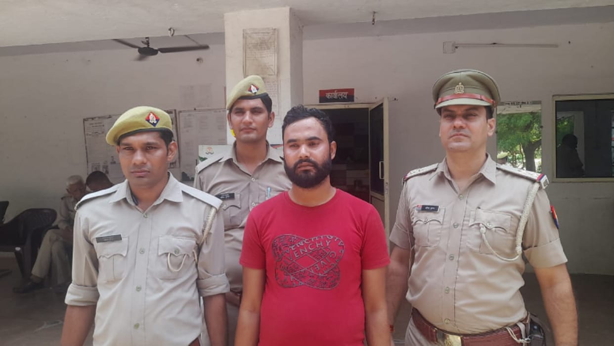 Two accused arrested by police with a pistol in Meerut