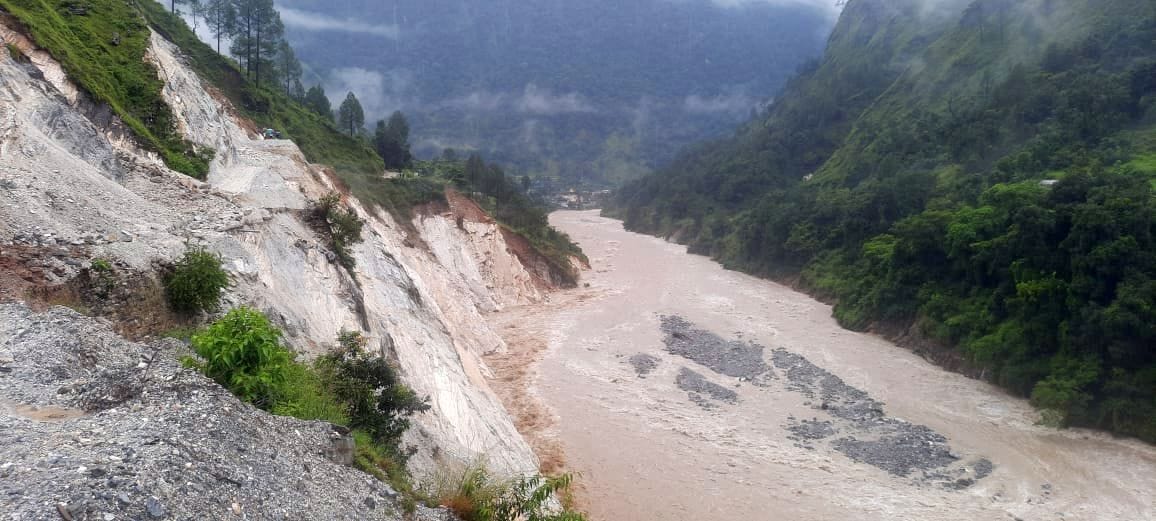 thal-Munsiyari road closed due to landslide
