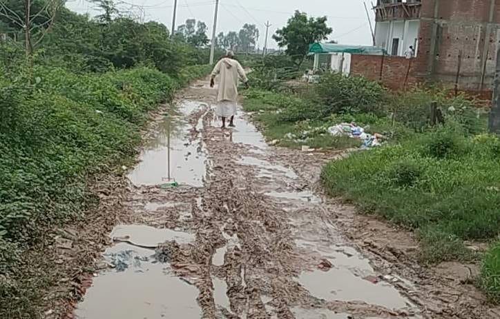 Rural roads covered with mud, difficult to walk