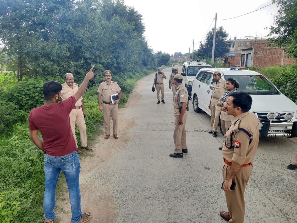 Bike-riding masked miscreants looted three lakhs from the farmer