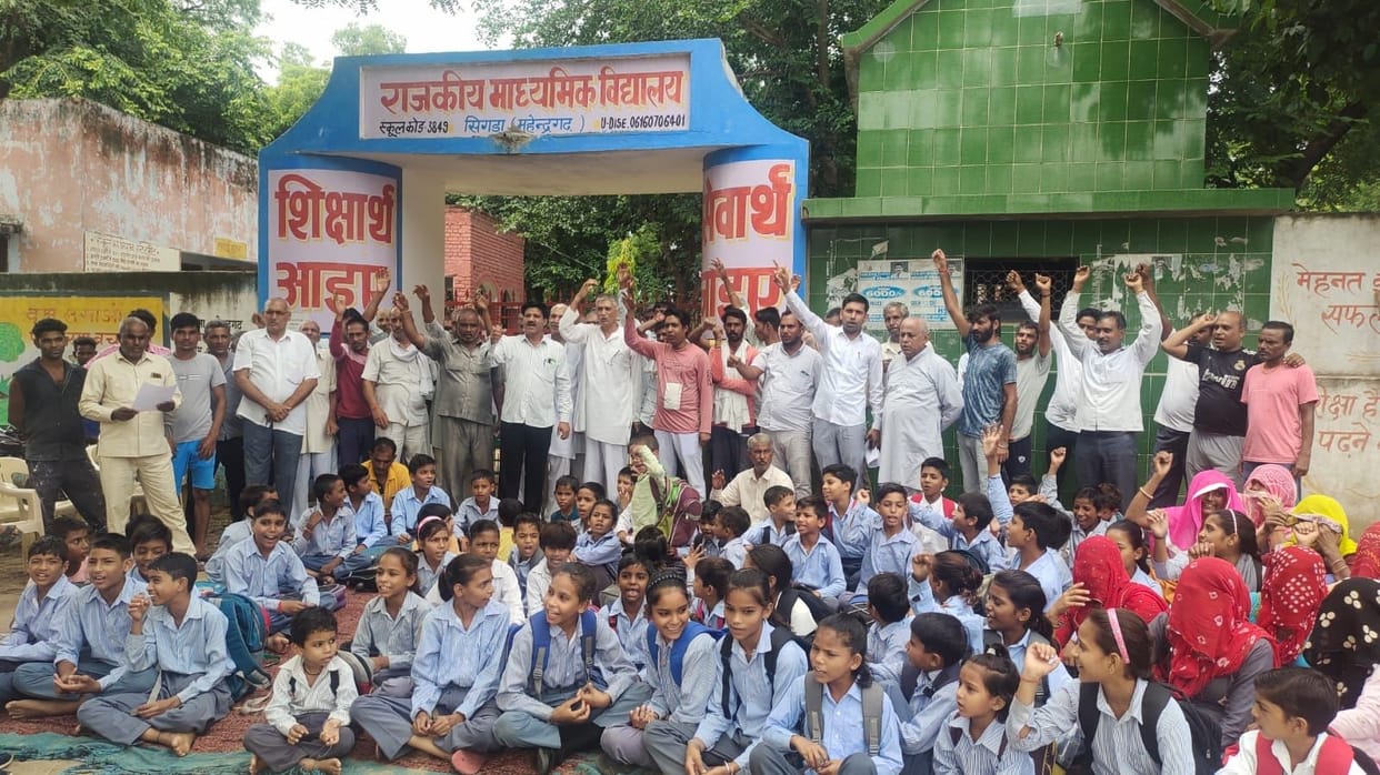 Locks in two schools, demonstrations at four places