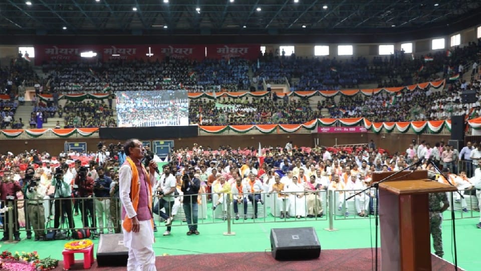 CM in Indore: Different style of CM in Indore, stories of freedom narrated to children