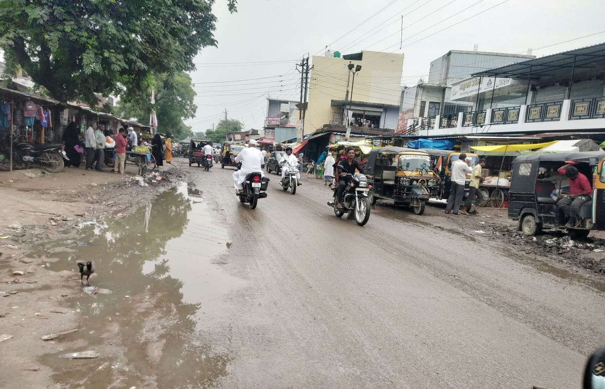There is neither accessible toilet on Semariawan block, nor drinking water system
