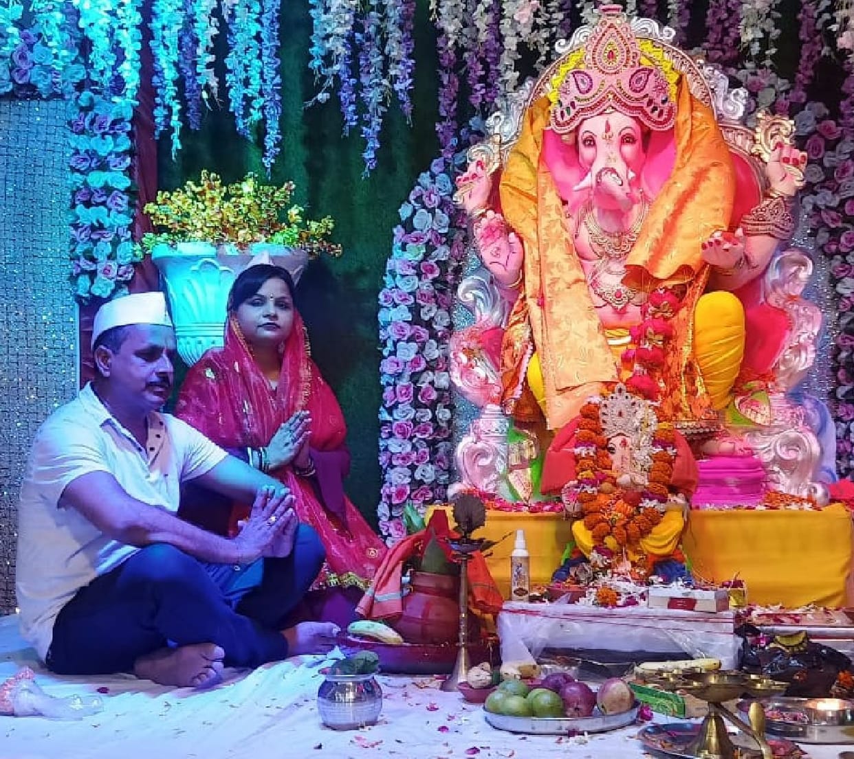 Ganeshotsav: Devotees participated in Maha Aarti in Puja pandals