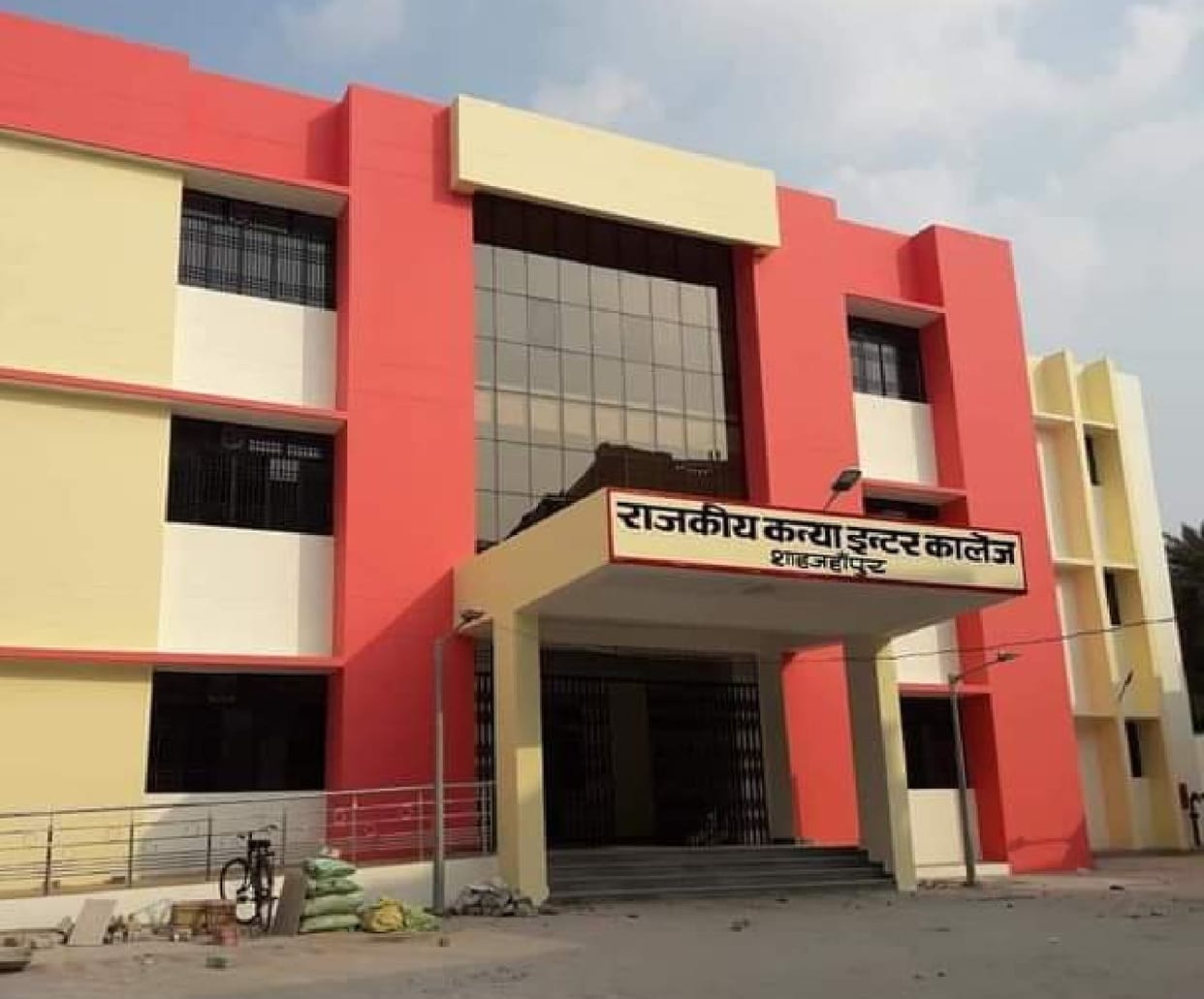 Electricity bill arrears, handover of new building of GGIC stuck