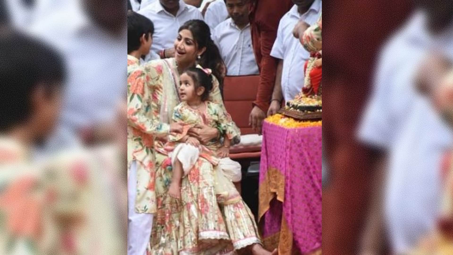 ganesh chaturthi 2022 shilpa shetty did ganpati visarjan with family photos videos goes viral on internet