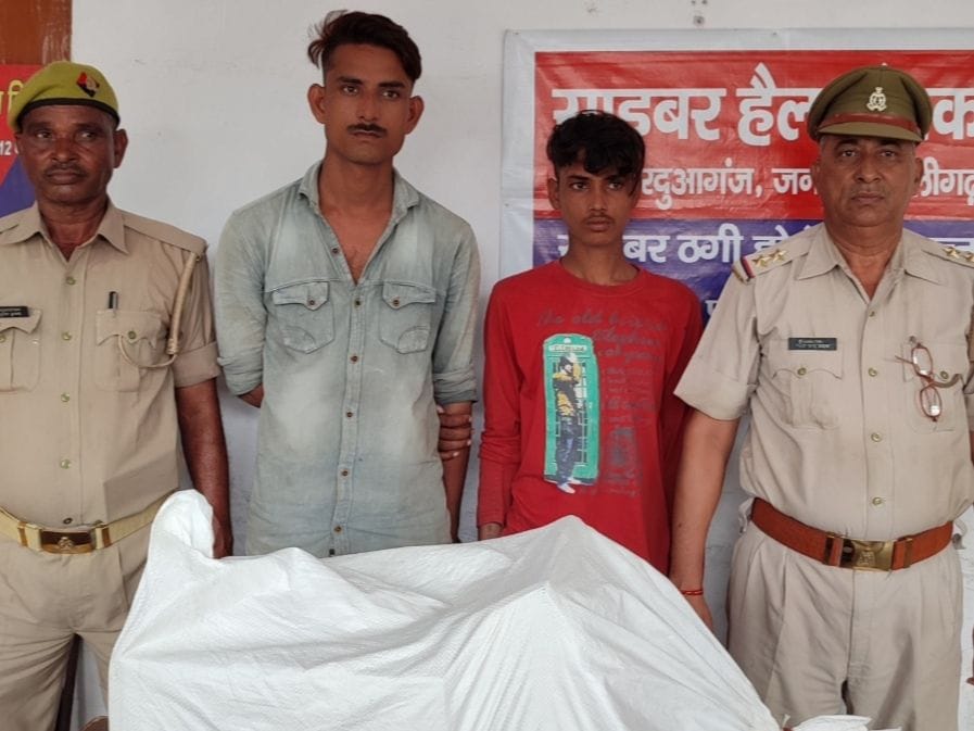 Aligarh News Liquor boxes stolen from moving truck