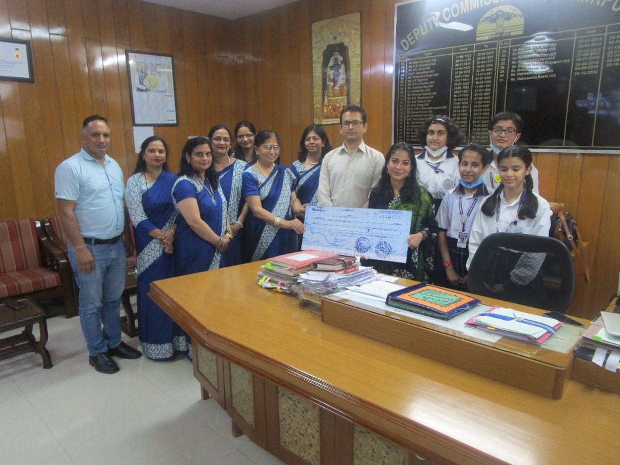 To help the needy, the students deposited 42 thousand by earning money