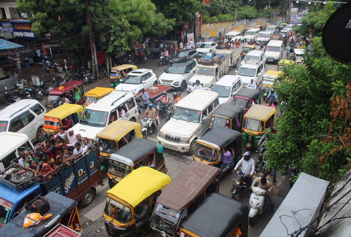 Bengaluru: Doctor stuck in traffic after running 3 km for saved patient life
