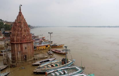ganga flood in varanasi water level increasing in banaras but problems continue in costal areas