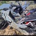 एक्सप्रेस-वे से गिरने के बाद क्षतिग्रस्त बीएमडब्ल्यू