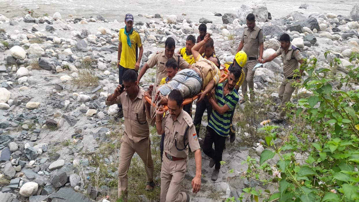 Big road accident in Uttarkashi Vehicle fell in ditch 150 meters deep