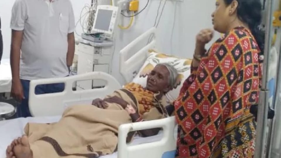 Tribal society demands action against woman for forcing PadmaShri awardee Kamala Pujari to dance in hospital