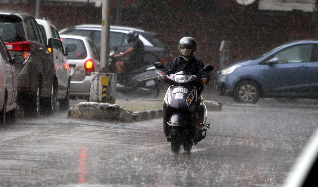 Rain in some parts of Chandigarh, many remain dry
