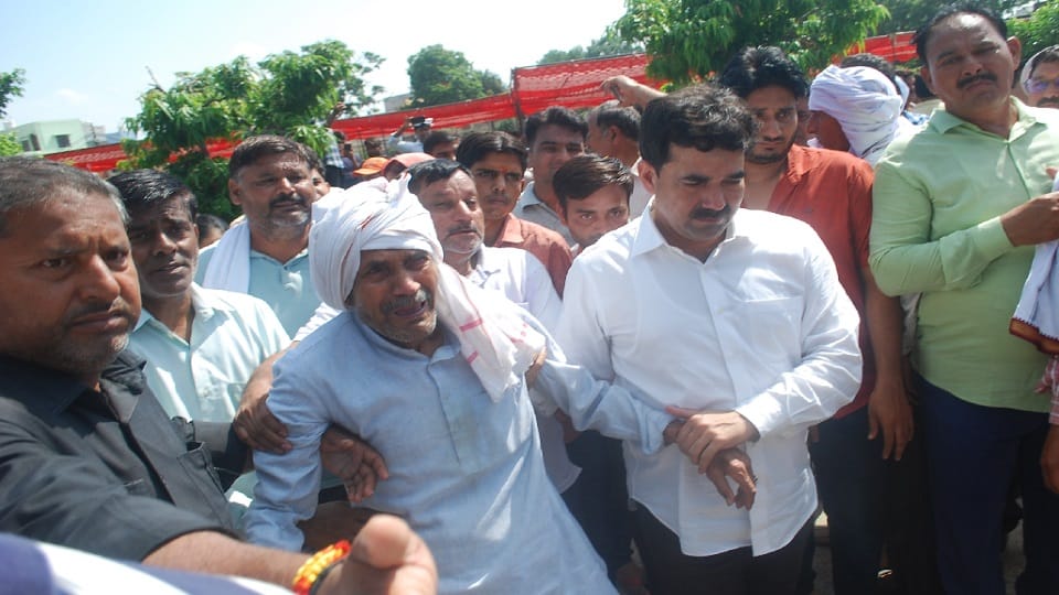 Former minister Ramveer Upadhyay cremated in Hathras