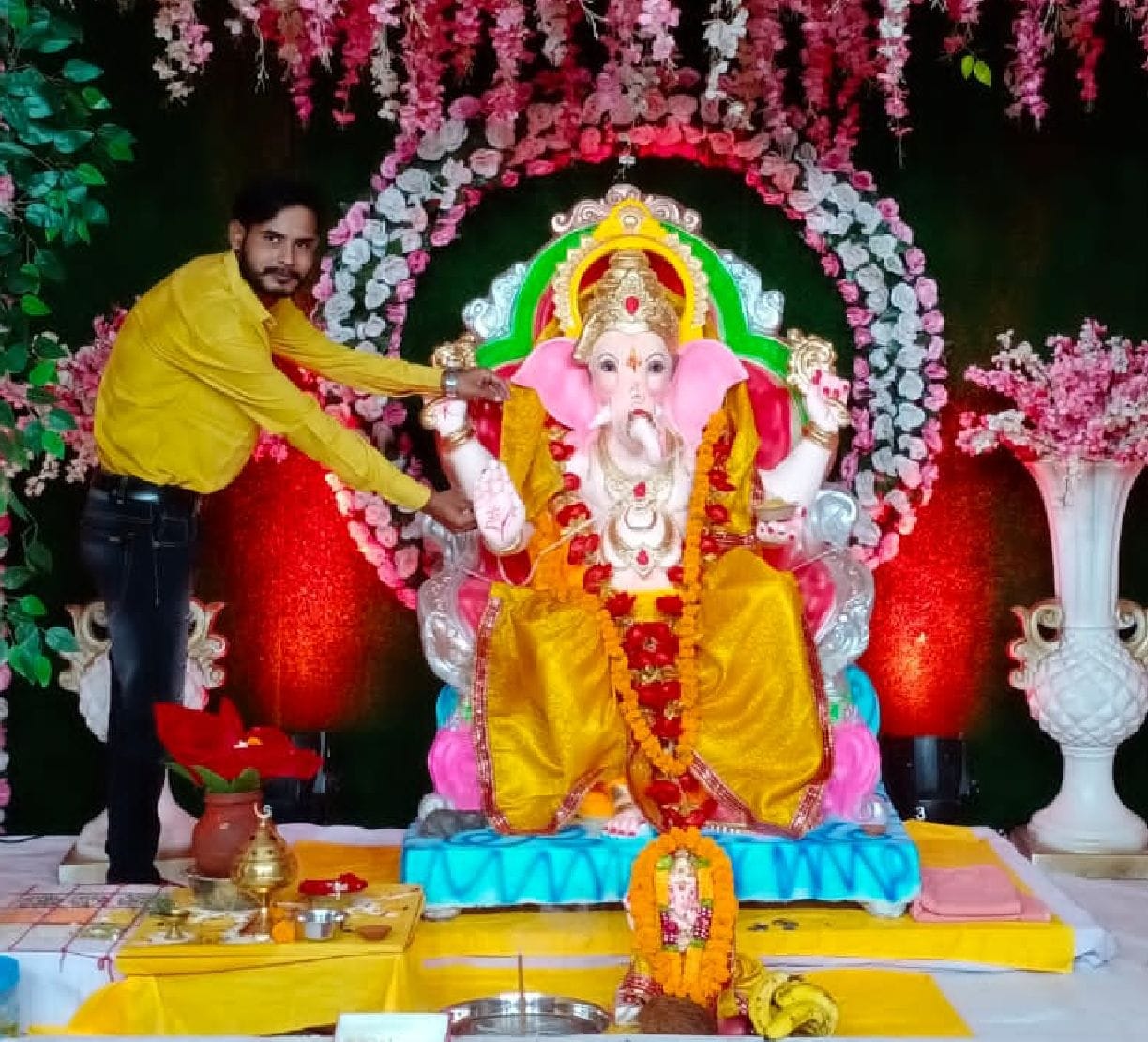 Ganpati Bappa Morya's cheers echoed in the pandals