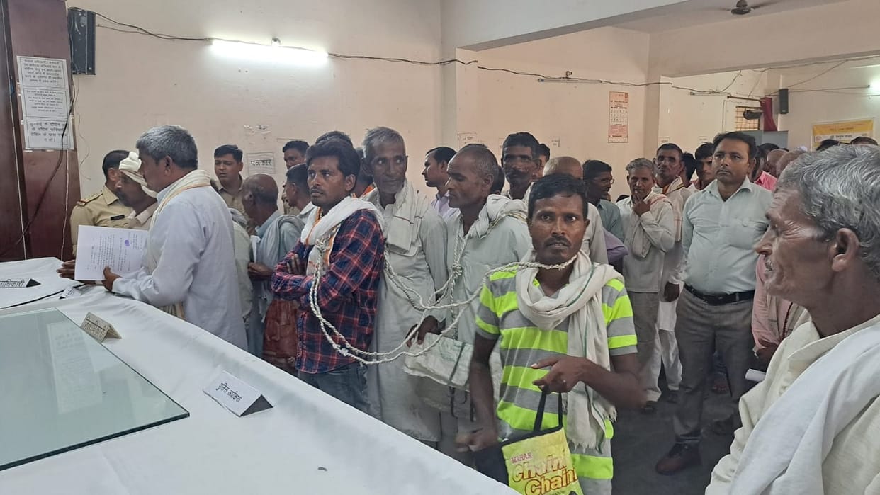 farmers accused officials of Consolidation Department of corruption in Gunnaur tehsil of Sambhal