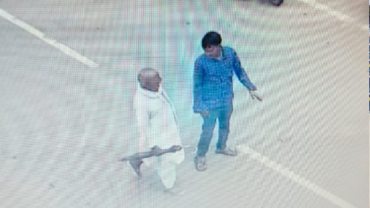 Fraud of one lakh from accountant of businessman by becoming police