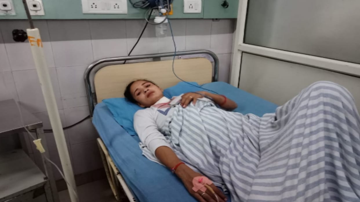 Meerut: man cut the neck of the married woman in Rakshapuram, injured