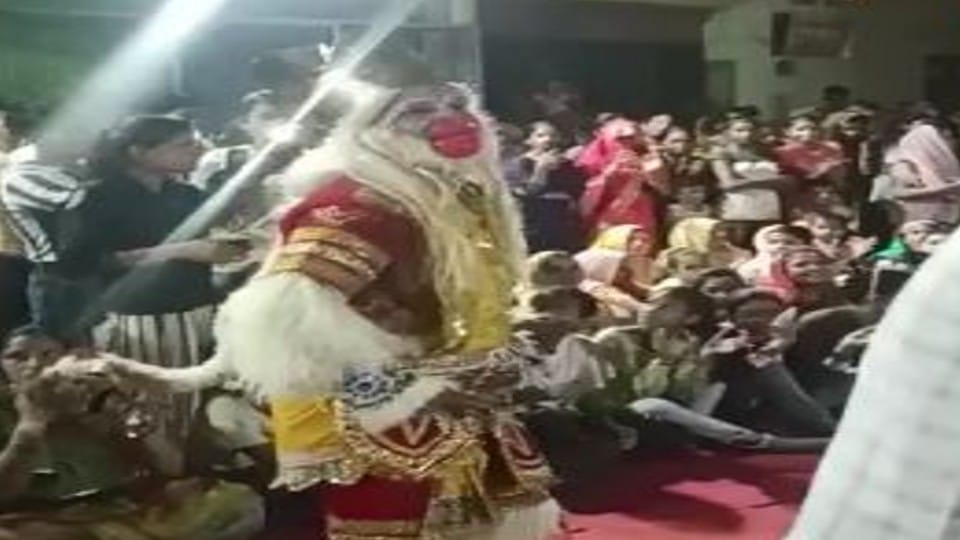 young man dies while dancing on Rambhajan who playing role of hanuman in mainpuri