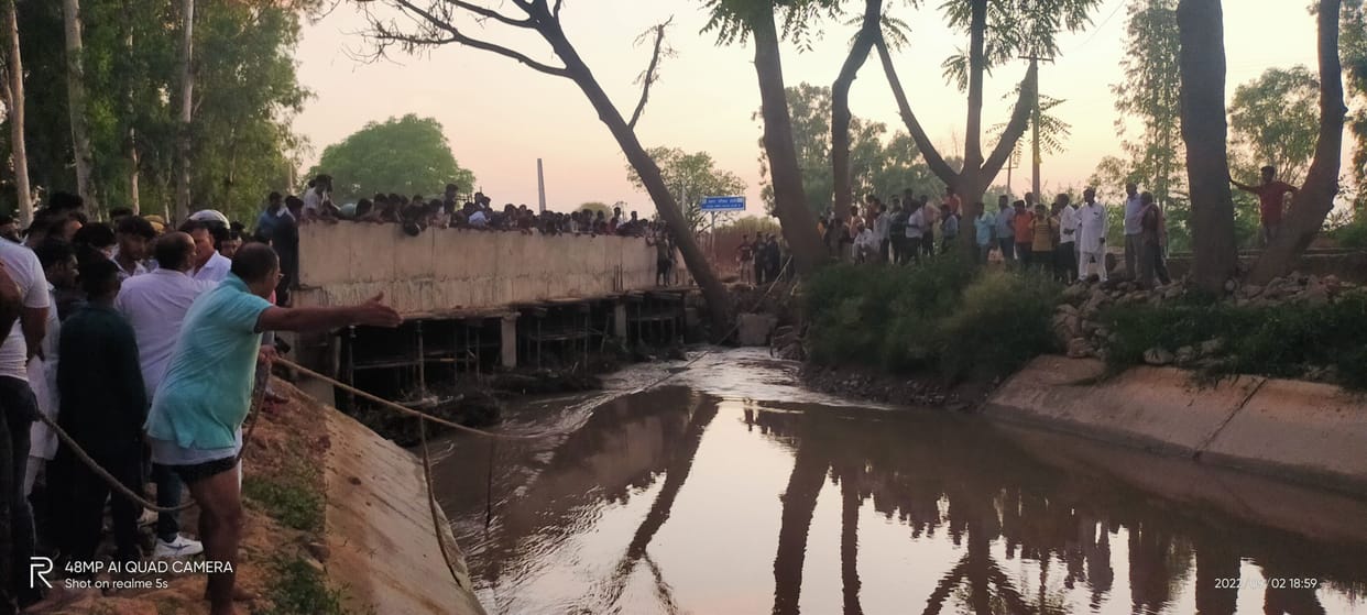A young man who went to bathe with friends drowned in Siwani Minor, divers searched till night