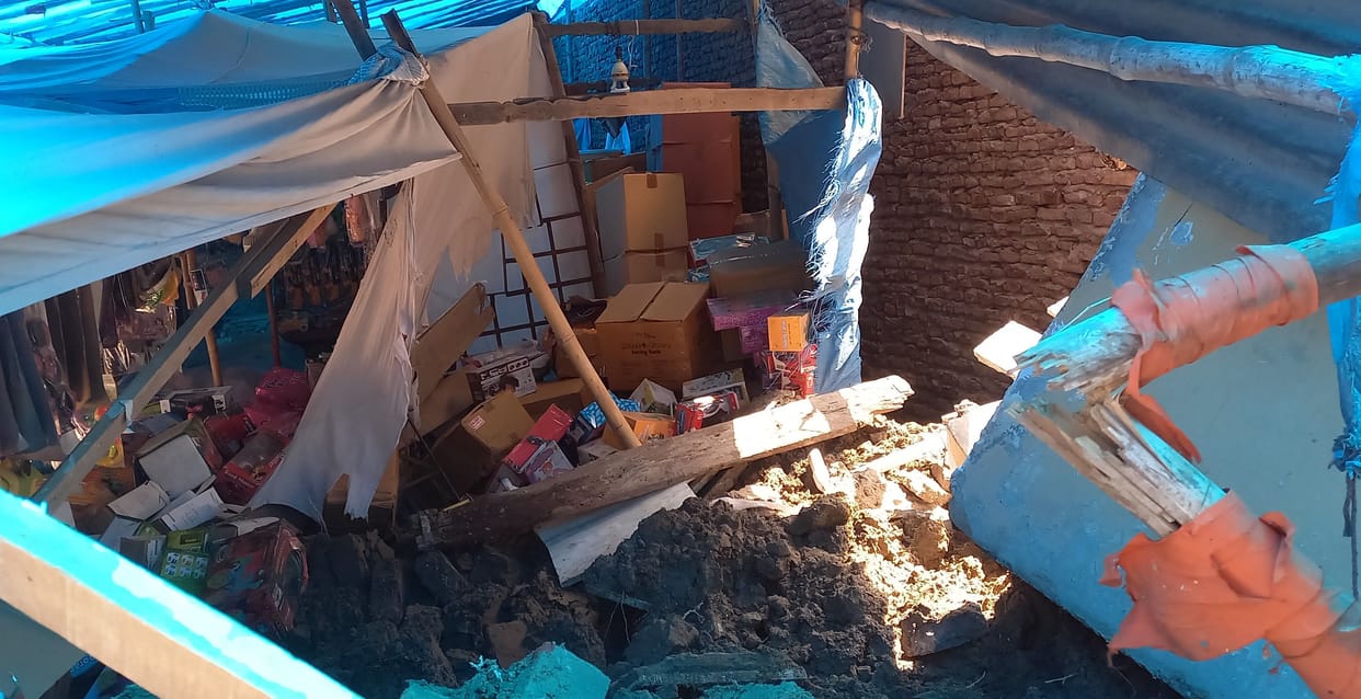 Hathras: Shabby wall and toilet collapsed in the fair complex