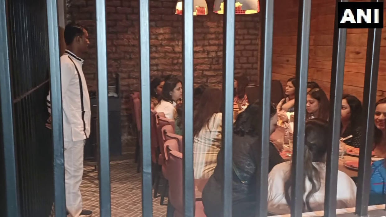 Now people will be able to eat food in 'jail barrack', 'jailer and prisoner' will serve as waiters