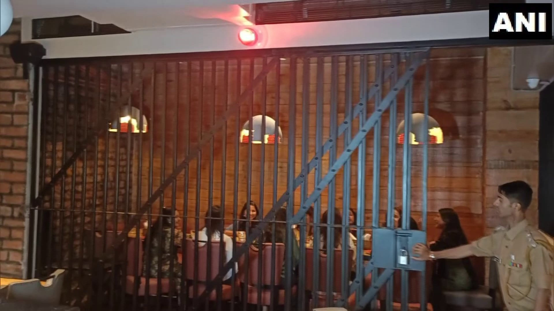 Now people will be able to eat food in 'jail barrack', 'jailer and prisoner' will serve as waiters