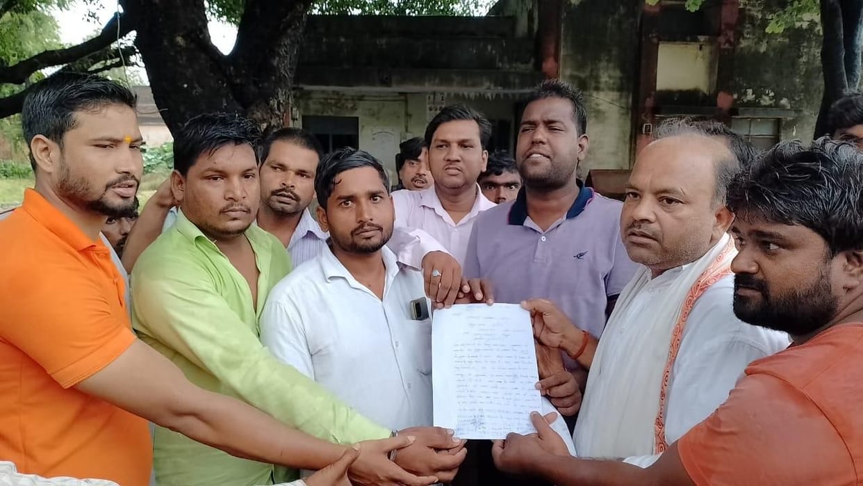 People angry due to poor arrangement of power supply