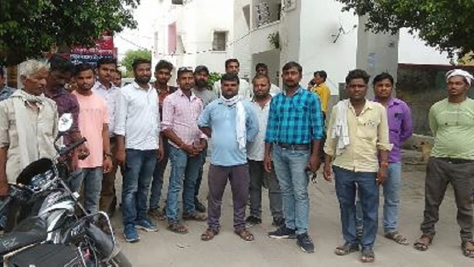 team that went to check the electricity was beaten up in mainpuri