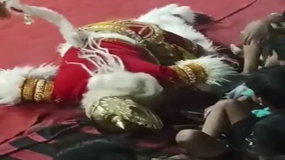 young man dies while dancing on Rambhajan who playing role of hanuman in mainpuri