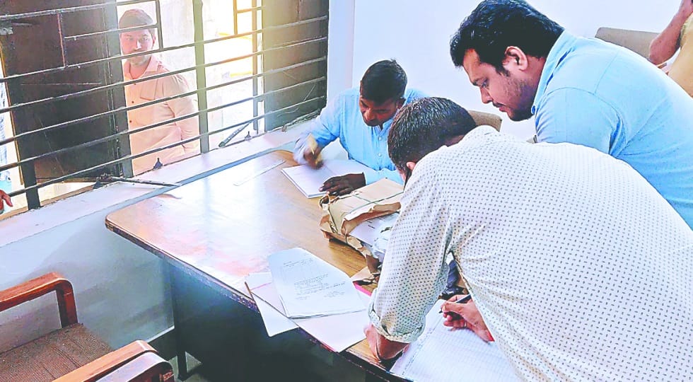 Haridwar Panchayat Chunav: 90 people bought Zilla Panchayat member's pamphlets