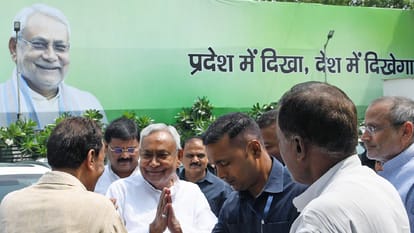 पटना में नीतीश कुमार के पक्ष में लगा पोस्टर