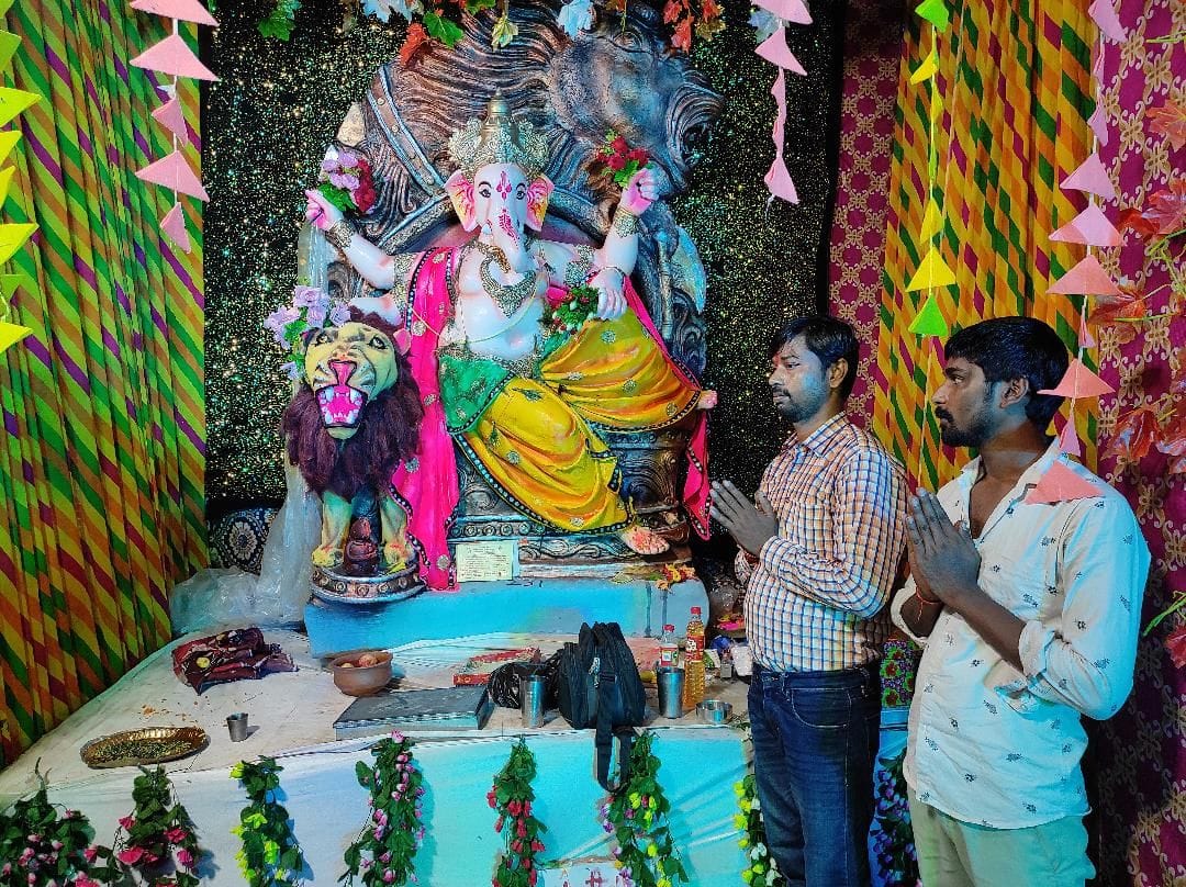The pandal resonated with the hymns of Ganpati Bappa Morya
