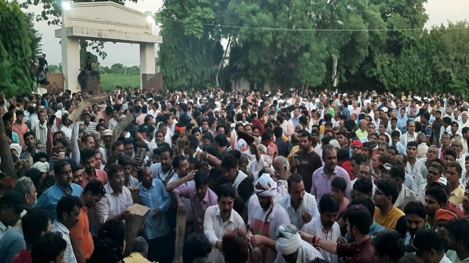 Former minister Ramveer Upadhyay cremated in Hathras