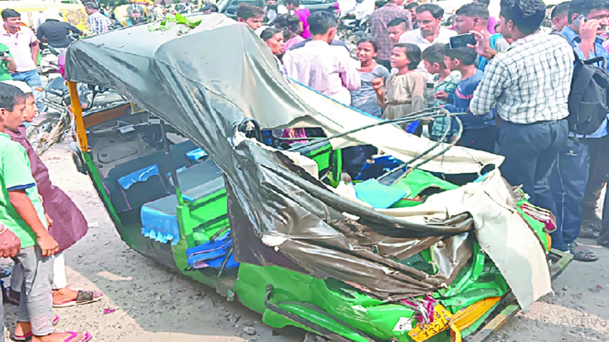 Cantor overturned on auto, student stuck for twenty minutes