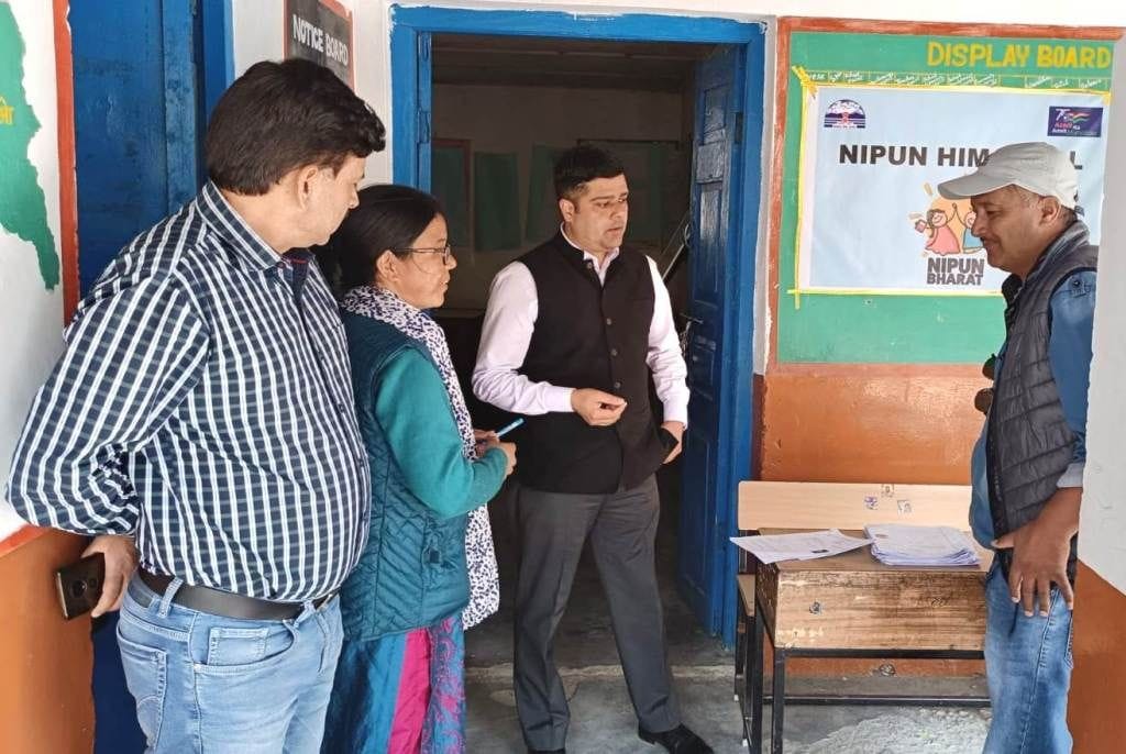 sdm visited yangthang and nako poling station