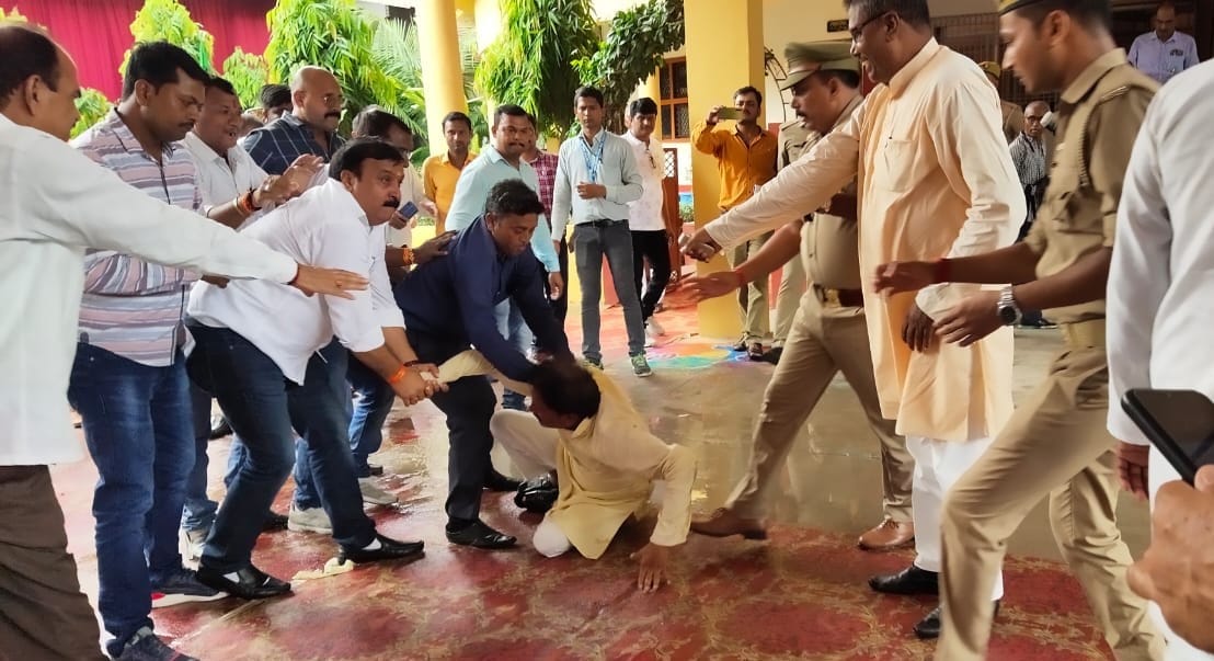 Fight between two BJP leaders