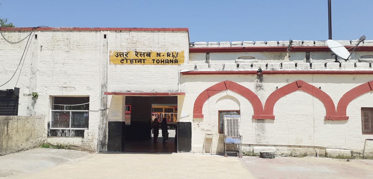 There is no police post at any railway station between Narwana to Jakhal