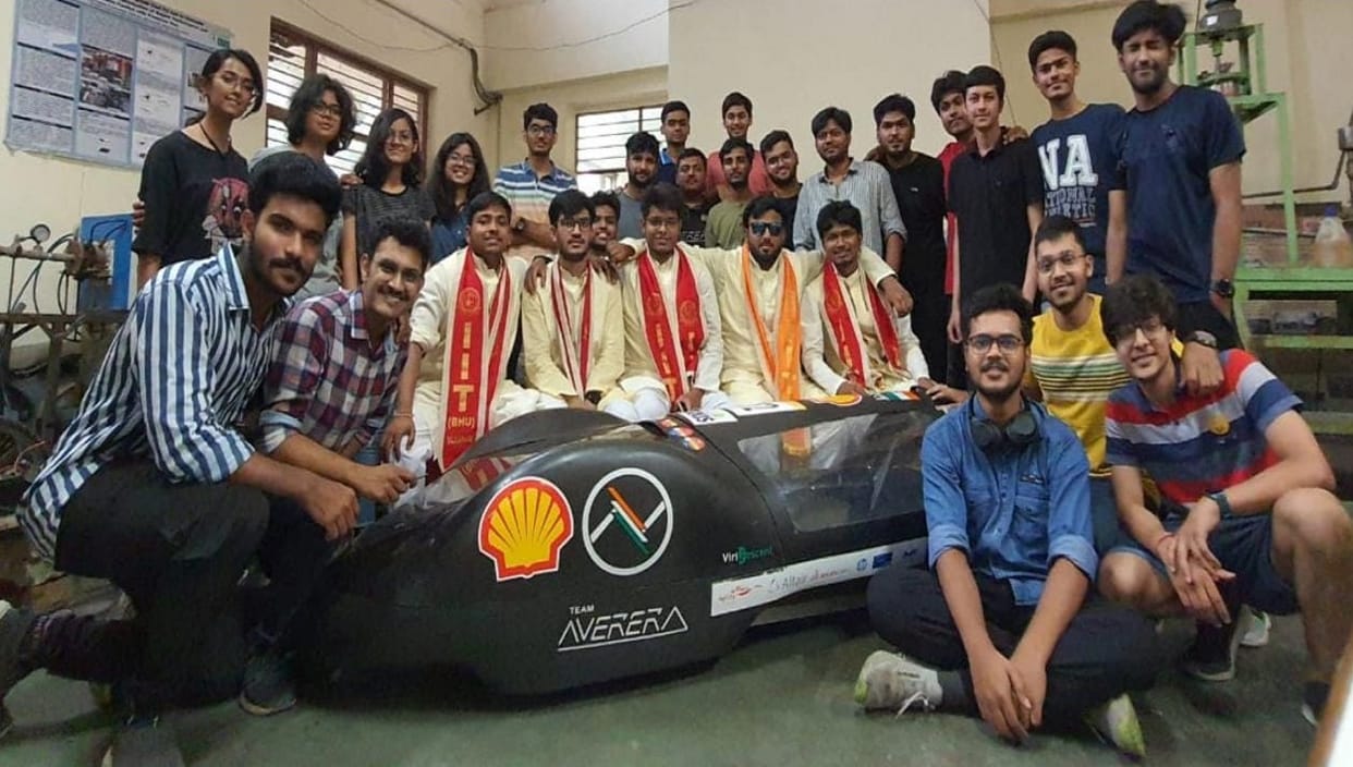 मेक इन इंडिया Travel 200 KM in one unit of electricity E car made by IIT BHU students to promote Make in India