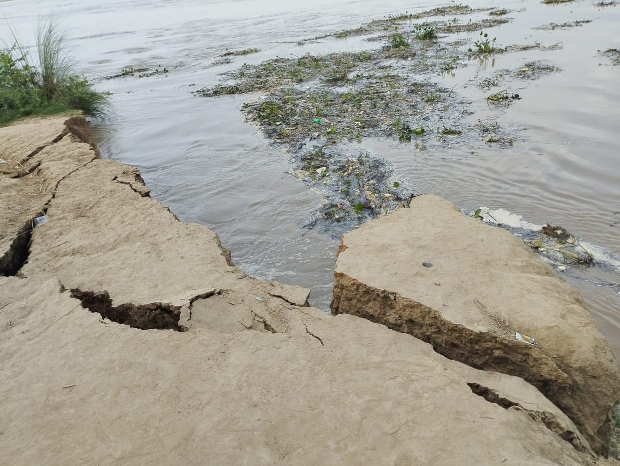 Hundreds of acres of land covered, threat to the existence of Chakki Nauranga