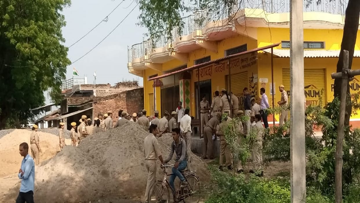 Liquor mafias property worth 2.5 crore attached Police of three police stations reached the village with SDM