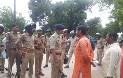 BJP leader arrested for assaulting doctor after entering CHC in ghazipur supporters created ruckus