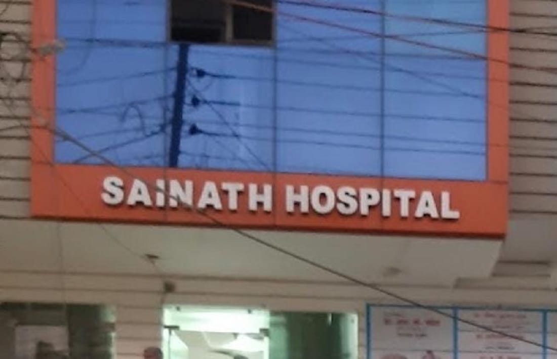 CMO of Varanasi closed hospital serious patients were admitted but qualified doctors were not posted