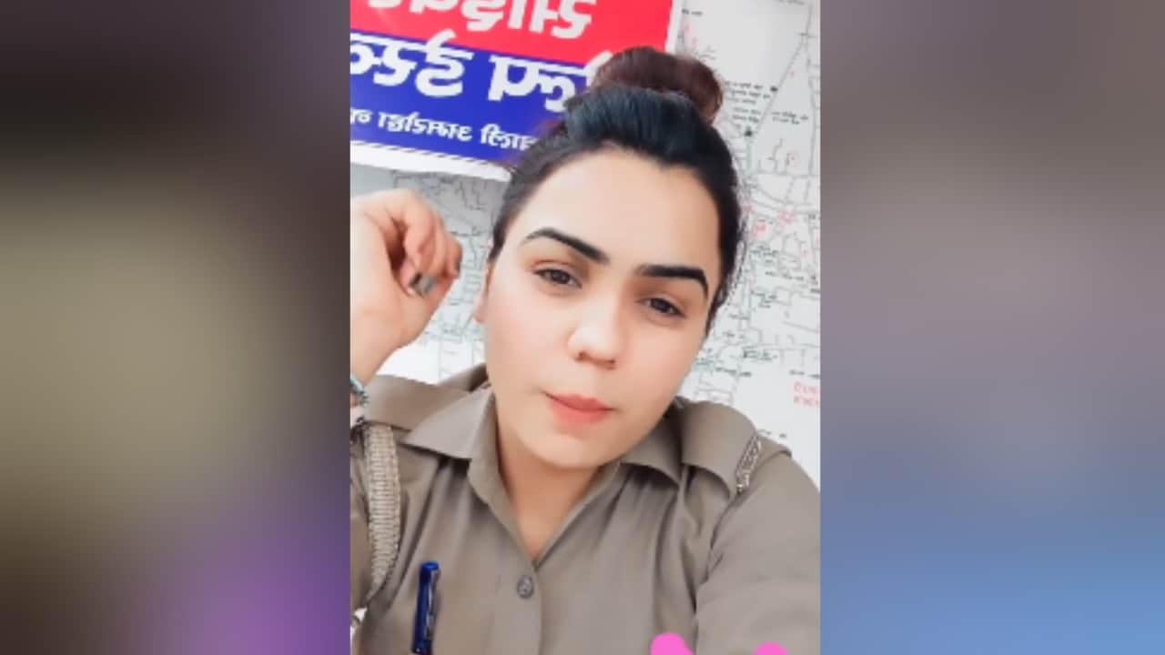Amroha Female constable makes reels in uniform on Social media sent to police lines