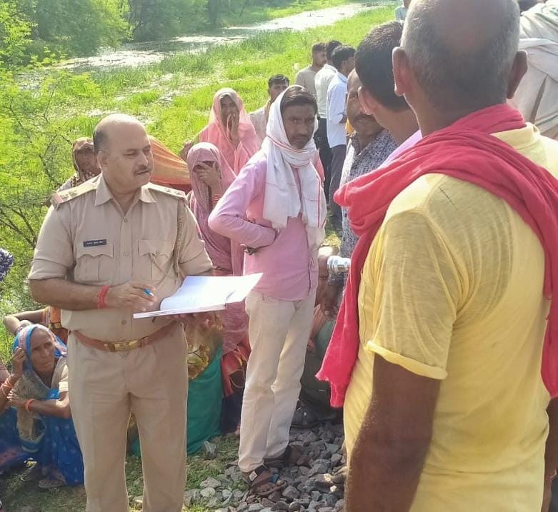 Banda: When the family became a hindrance in the marriage, the loving couple gave their lives after being cut off from the train.