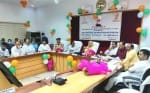 कलक्ट्रेट सभागार में बैठक करते मंत्री सूर्यप्रताप शाही ।संवाद